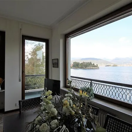 On The Lake Side With A Magnificent View Of The Borromean Islands Appartement