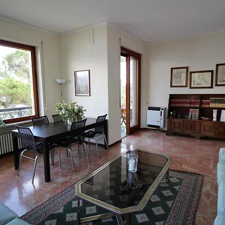 On The Lake Side With A Magnificent View Of The Borromean Islands Appartement