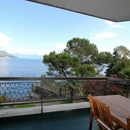 On The Lake Side With A Magnificent View Of The Borromean Islands Apartment